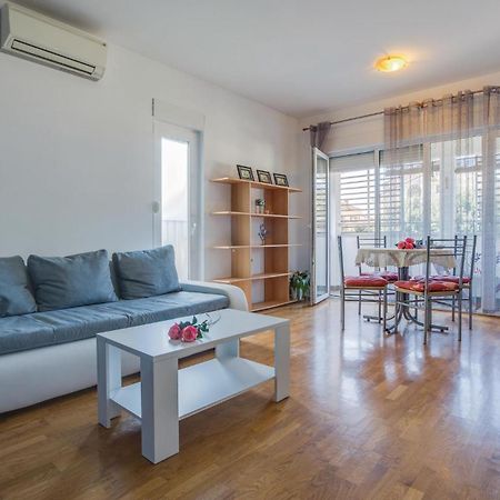 Lovely Apartment In Umag With Kitchen Ngoại thất bức ảnh