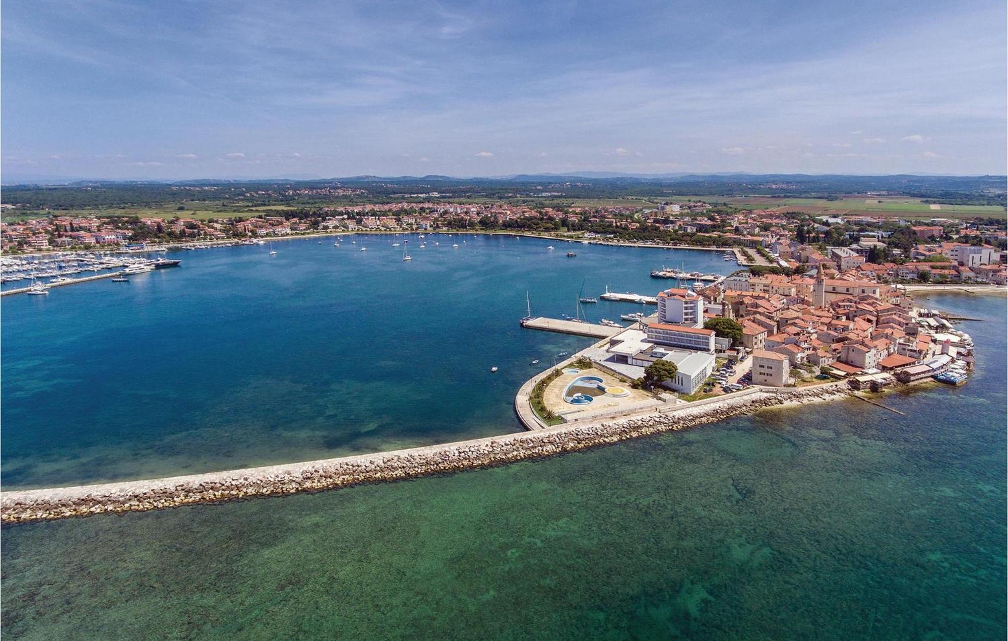 Lovely Apartment In Umag With Kitchen Ngoại thất bức ảnh