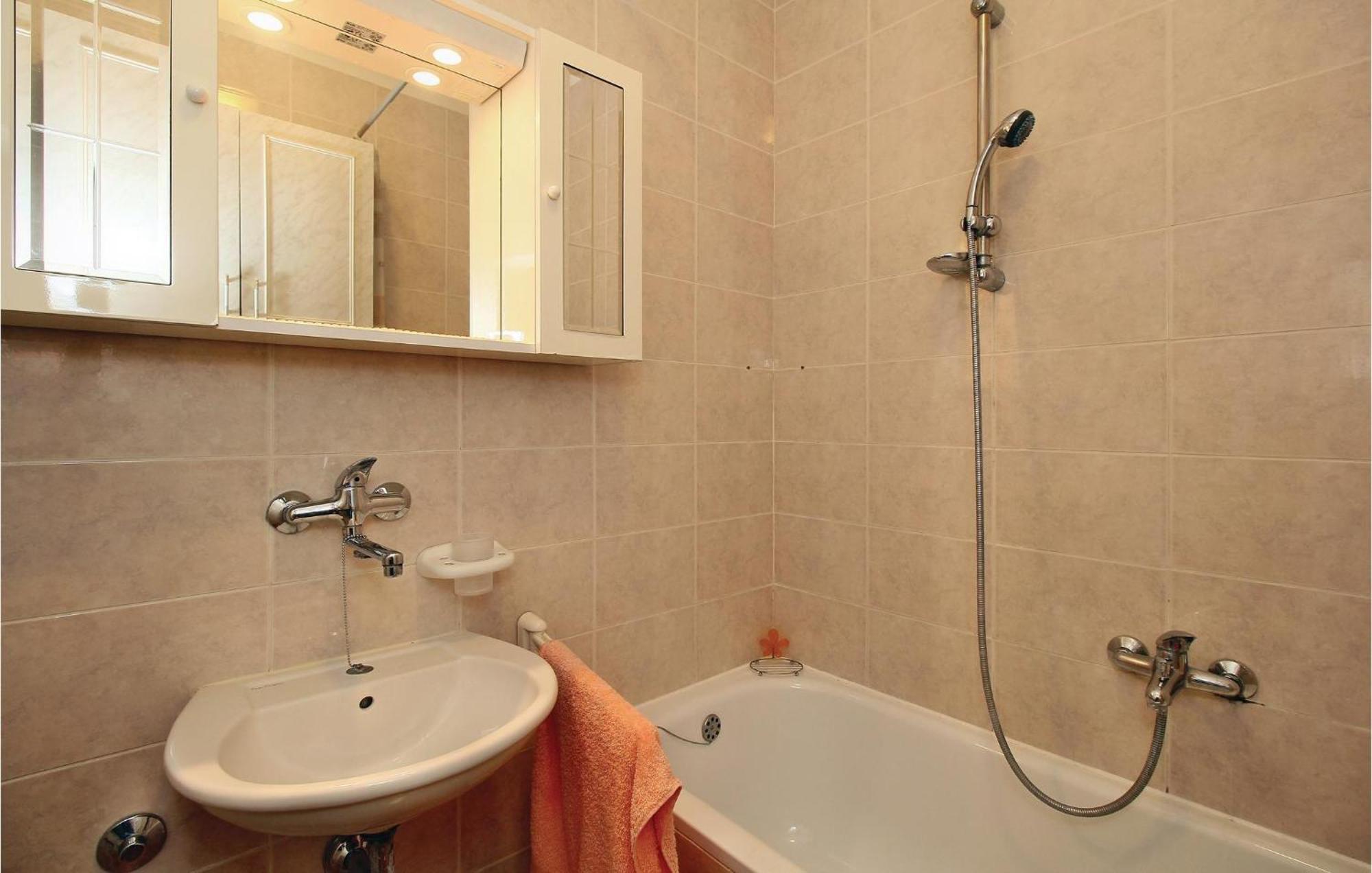 Lovely Apartment In Umag With Kitchen Ngoại thất bức ảnh