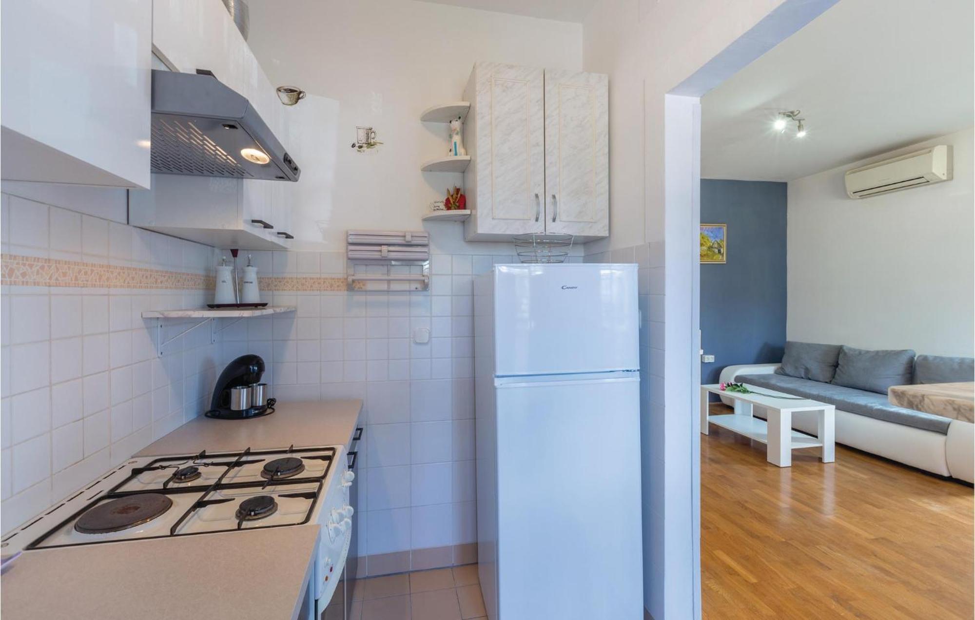Lovely Apartment In Umag With Kitchen Ngoại thất bức ảnh