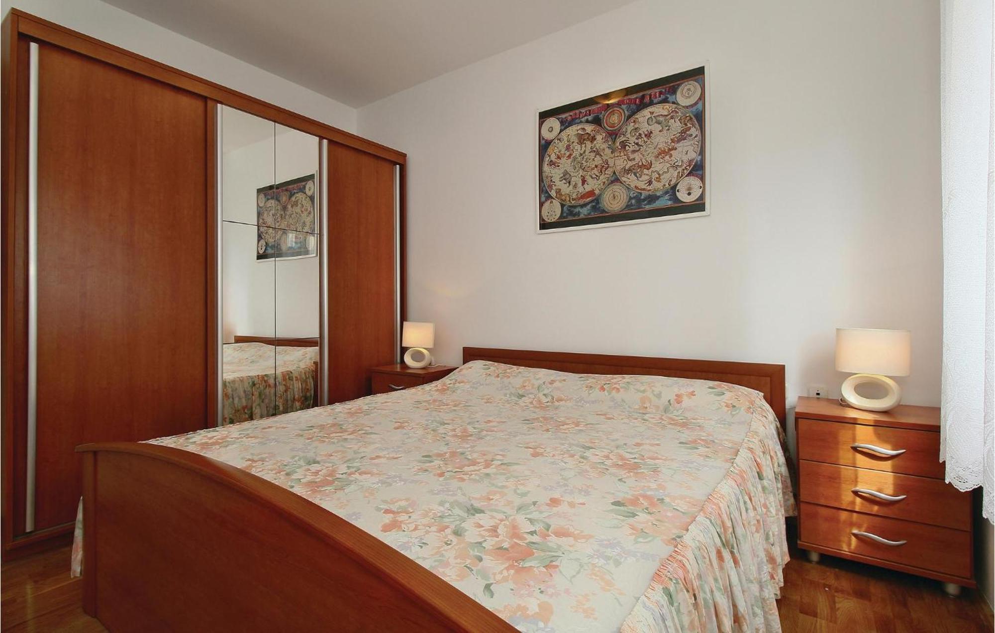 Lovely Apartment In Umag With Kitchen Ngoại thất bức ảnh