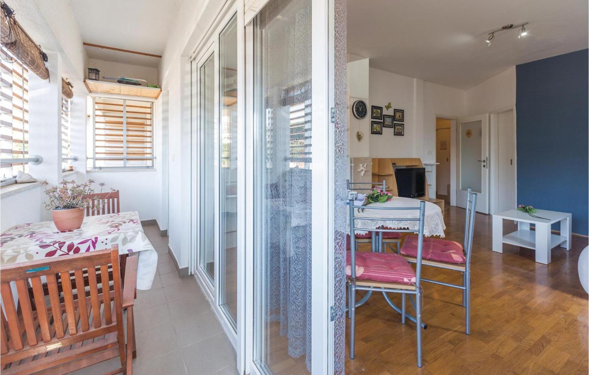 Lovely Apartment In Umag With Kitchen Ngoại thất bức ảnh